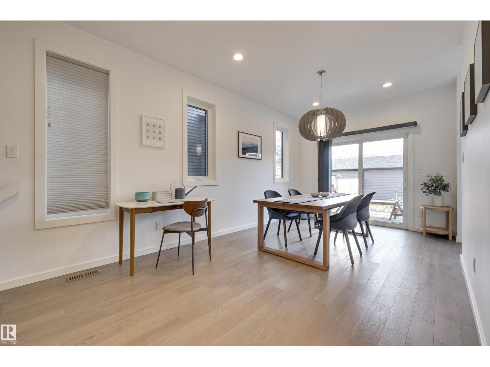 10411 144 St Nw, Edmonton, AB - Indoor