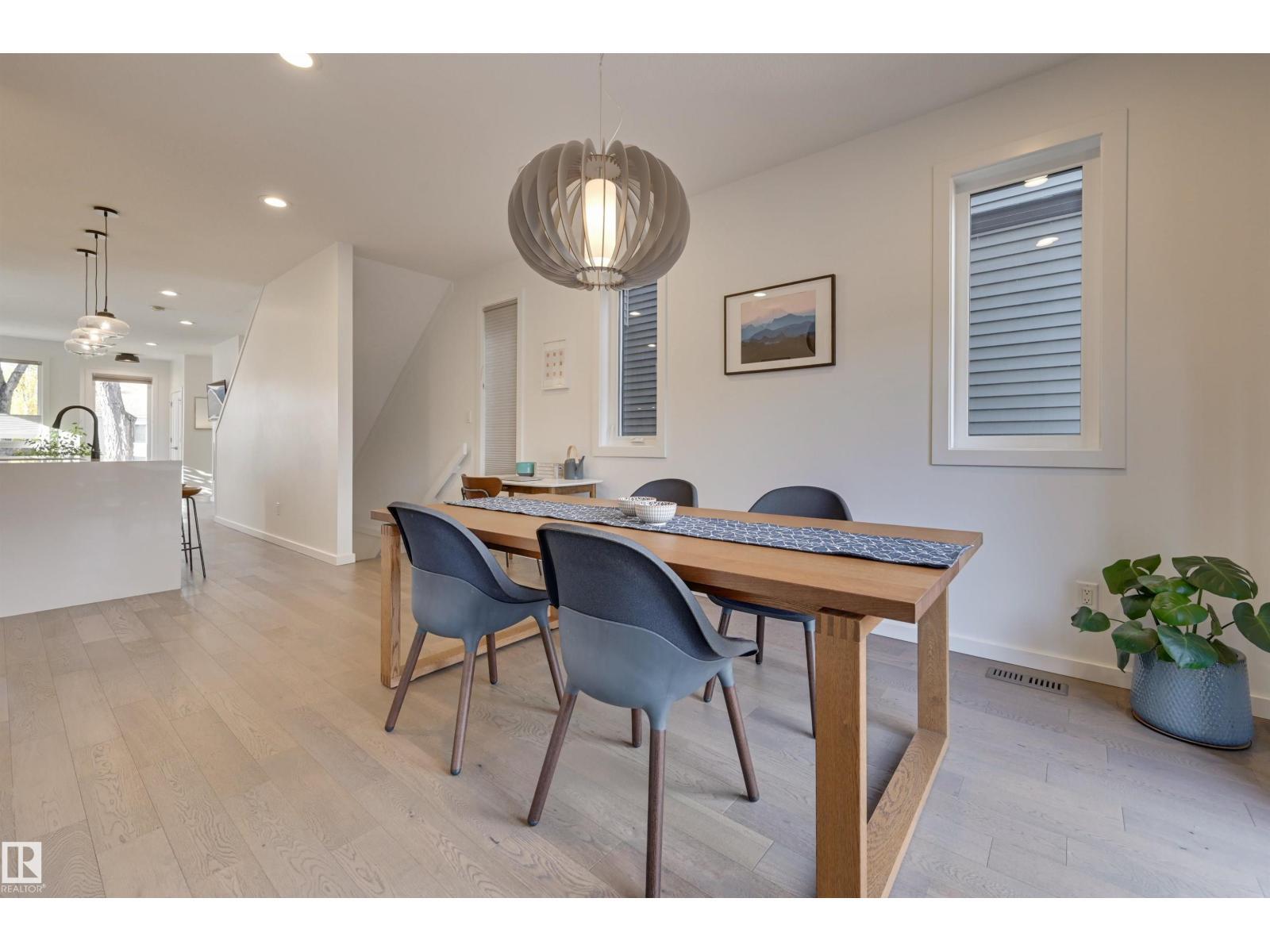 10411 144 St Nw, Edmonton, AB - Indoor Photo Showing Dining Room