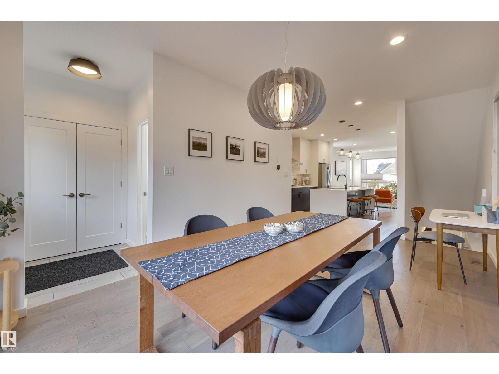 10411 144 St Nw, Edmonton, AB - Indoor Photo Showing Dining Room