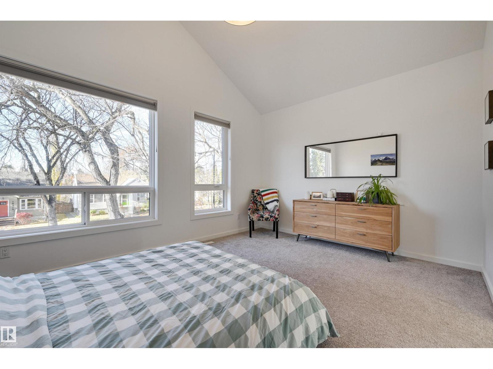 10411 144 St Nw, Edmonton, AB - Indoor Photo Showing Bedroom