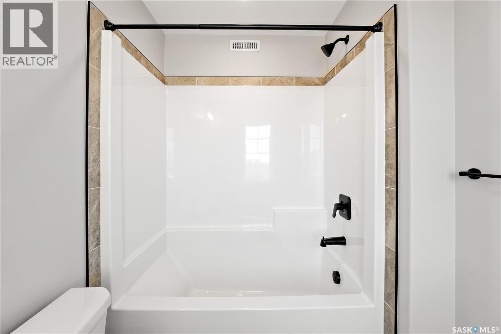 3044 Dumont Way, Regina, SK - Indoor Photo Showing Bathroom