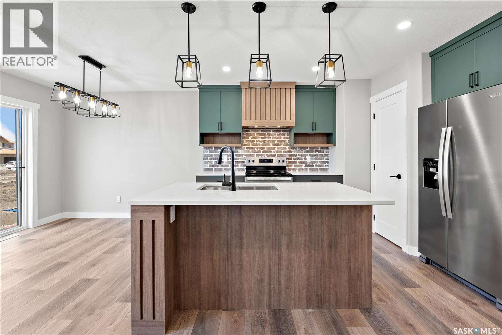 3044 Dumont Way, Regina, SK - Indoor Photo Showing Kitchen With Stainless Steel Kitchen With Upgraded Kitchen