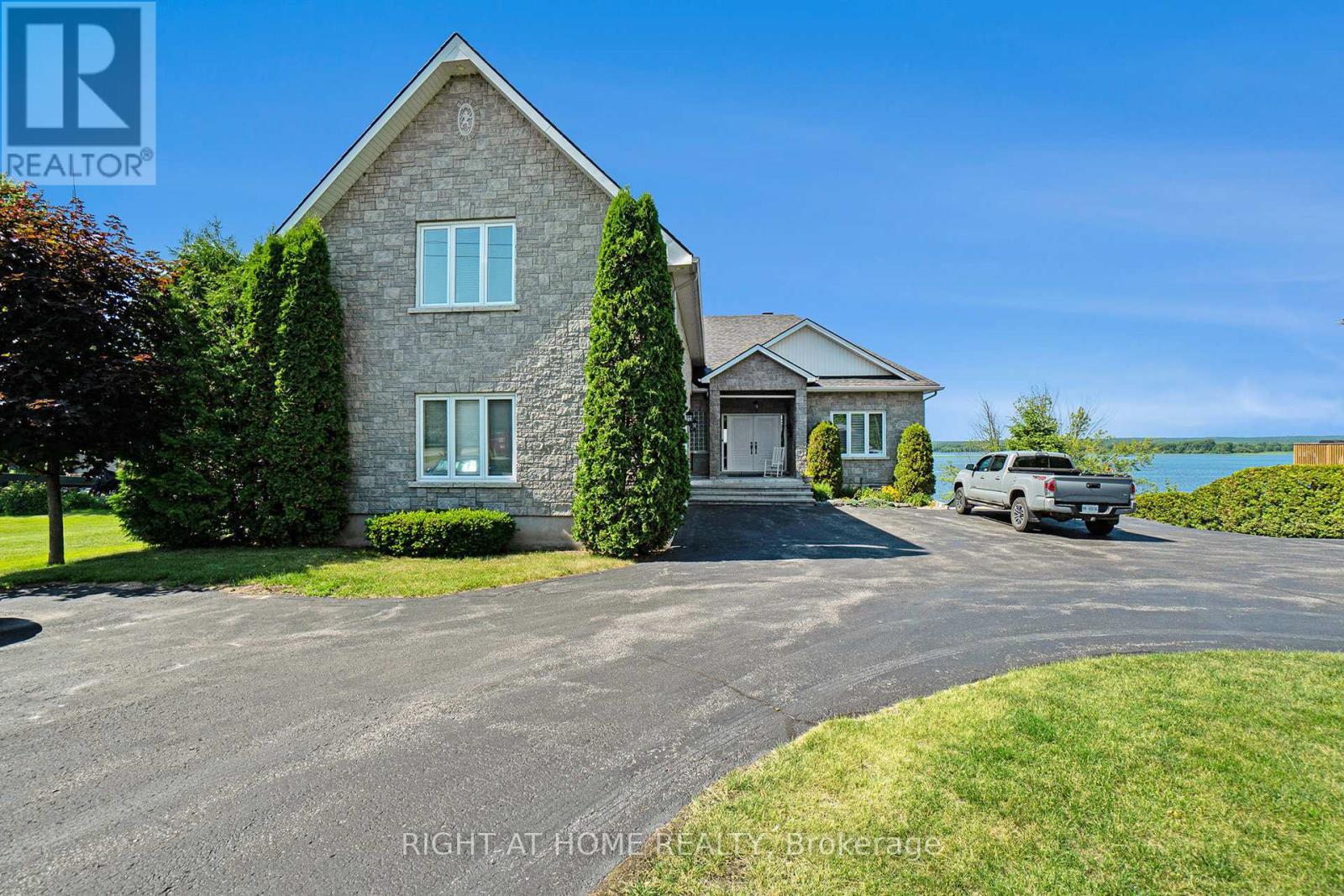 2 - 3001 Principale Street N, Alfred And Plantagenet, ON