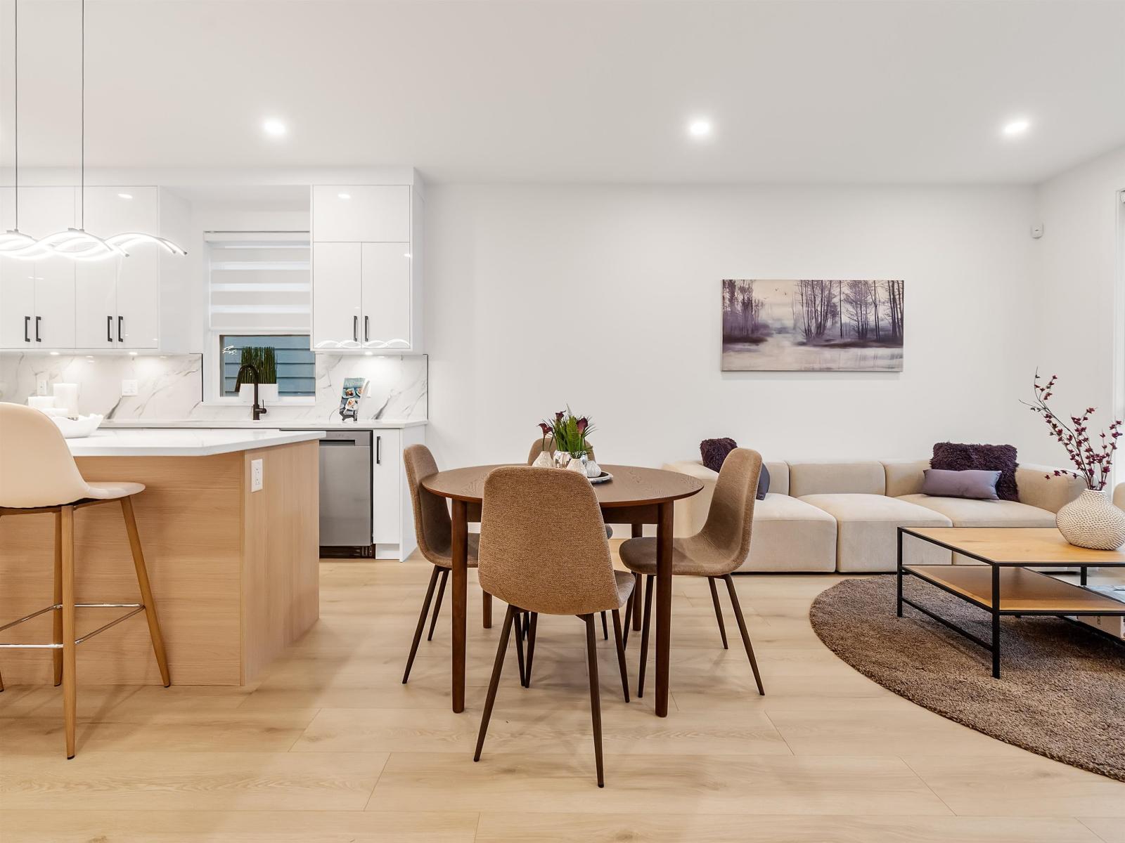 102 16689 16 Avenue, Surrey, BC - Indoor