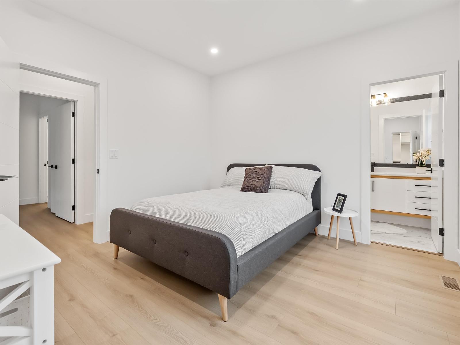 102 16689 16 Avenue, Surrey, BC - Indoor Photo Showing Bedroom