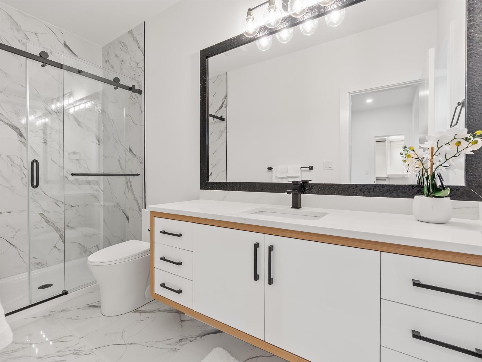 102 16689 16 Avenue, Surrey, BC - Indoor Photo Showing Bathroom