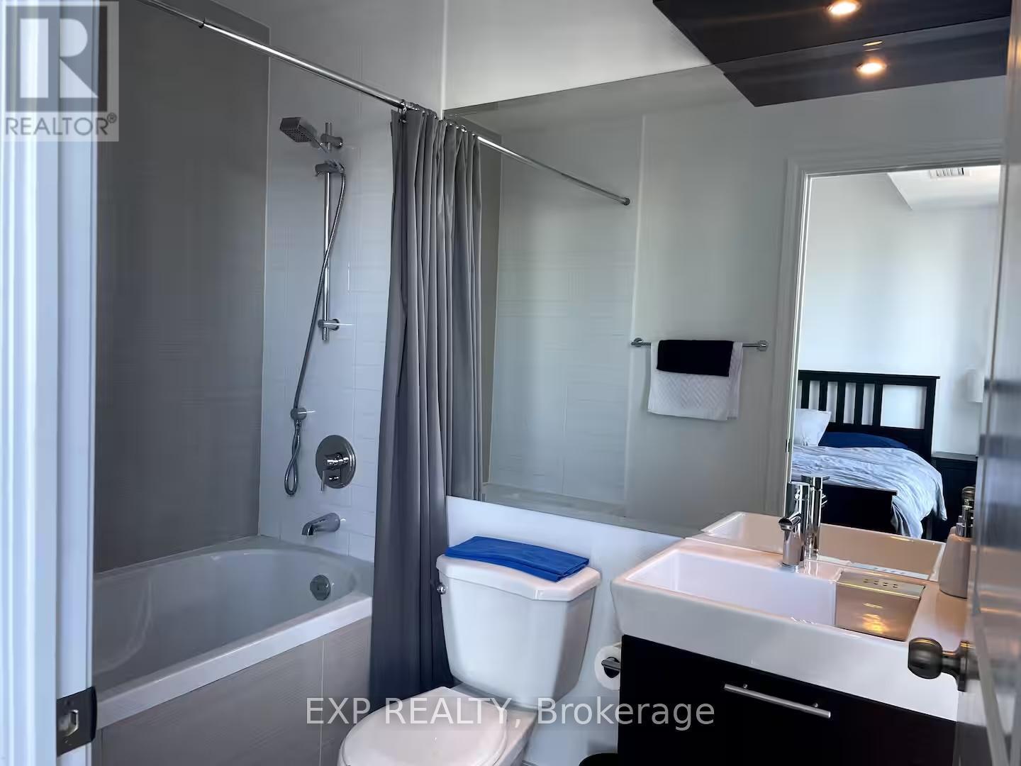 2902 - 386 Yonge Street, Toronto, ON