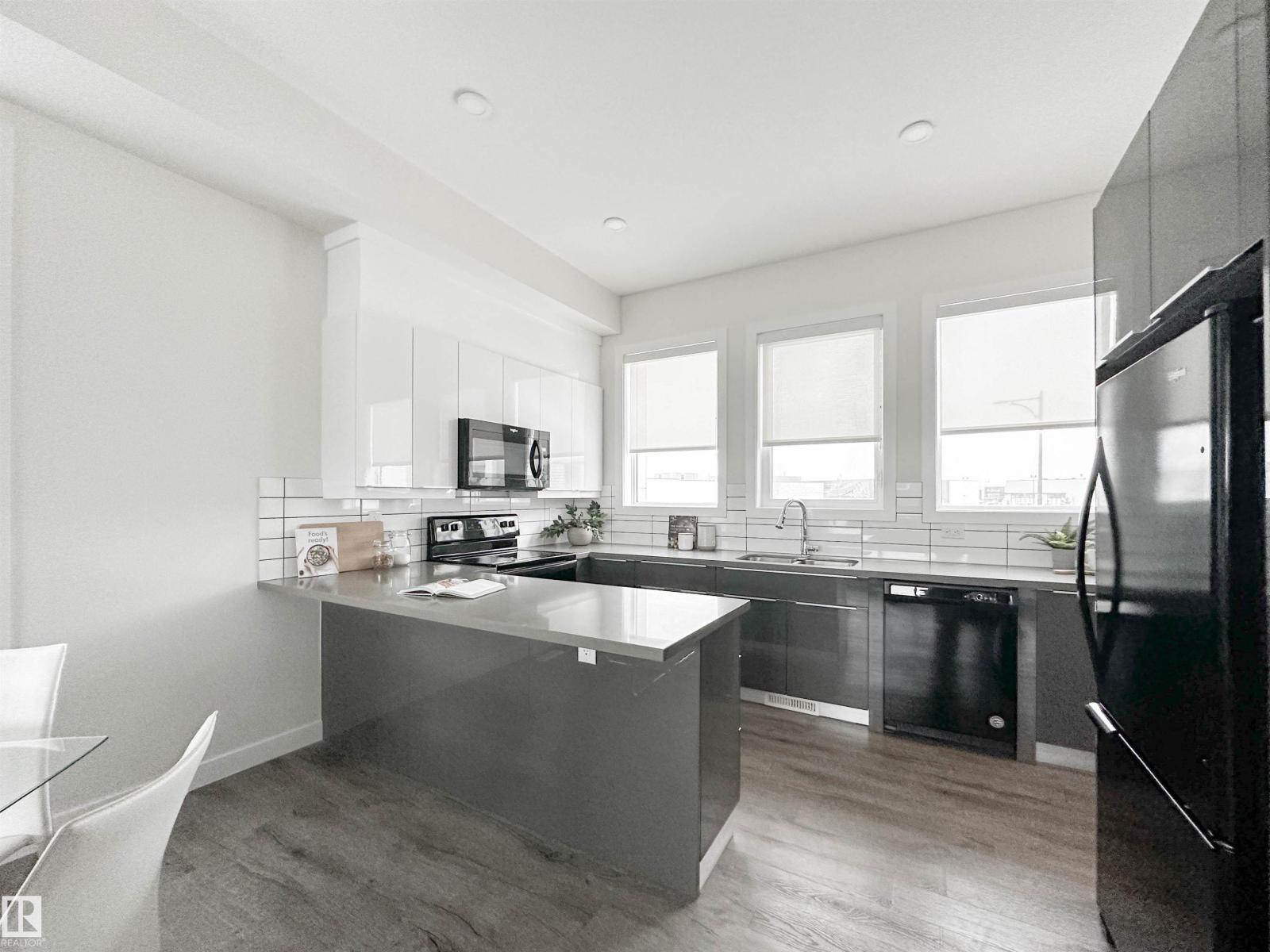 #5 130 Element Dr, St. Albert, AB - Indoor Photo Showing Kitchen With Upgraded Kitchen