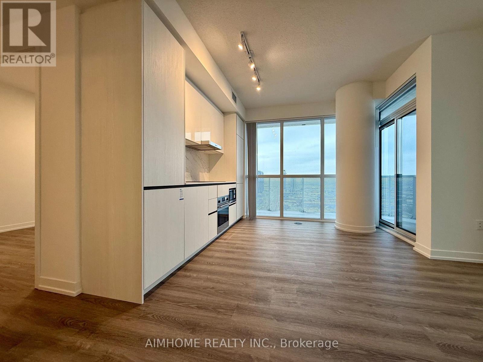 2909 - 8 Interchange Way, Vaughan, ON - Indoor