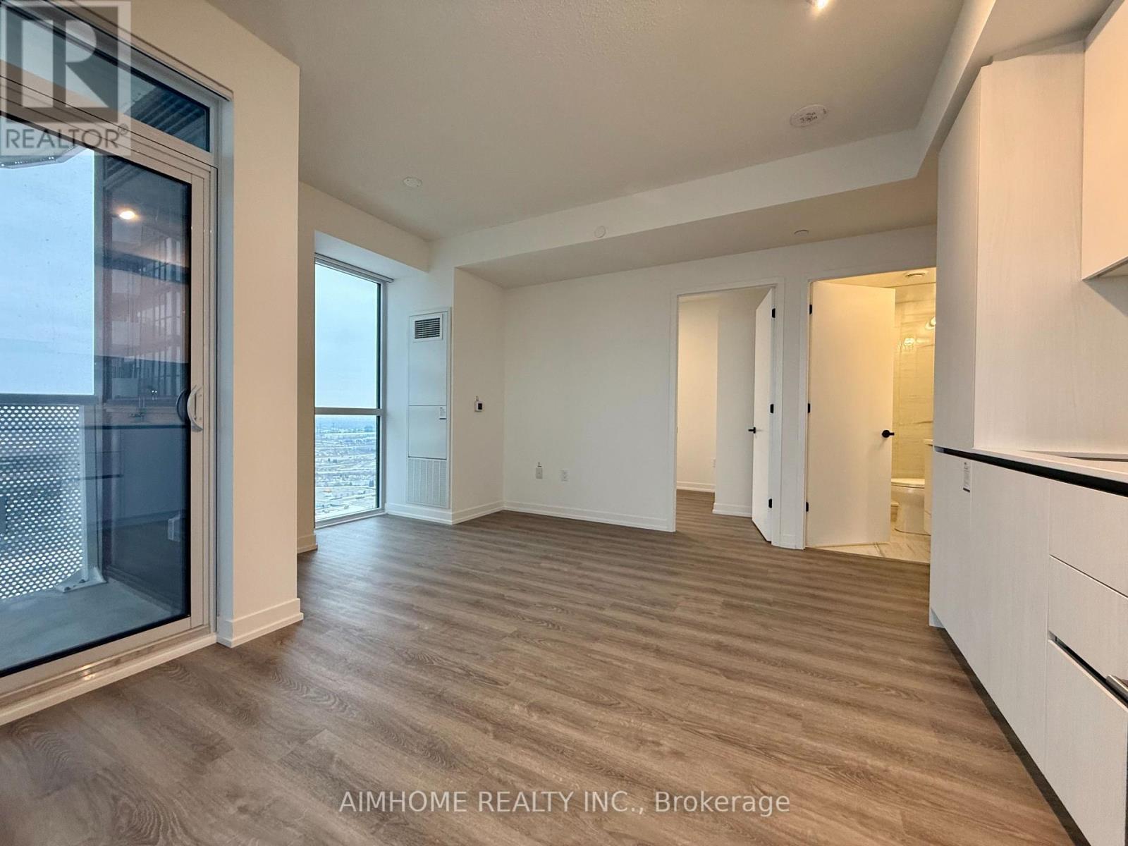 2909 - 8 Interchange Way, Vaughan, ON - Indoor