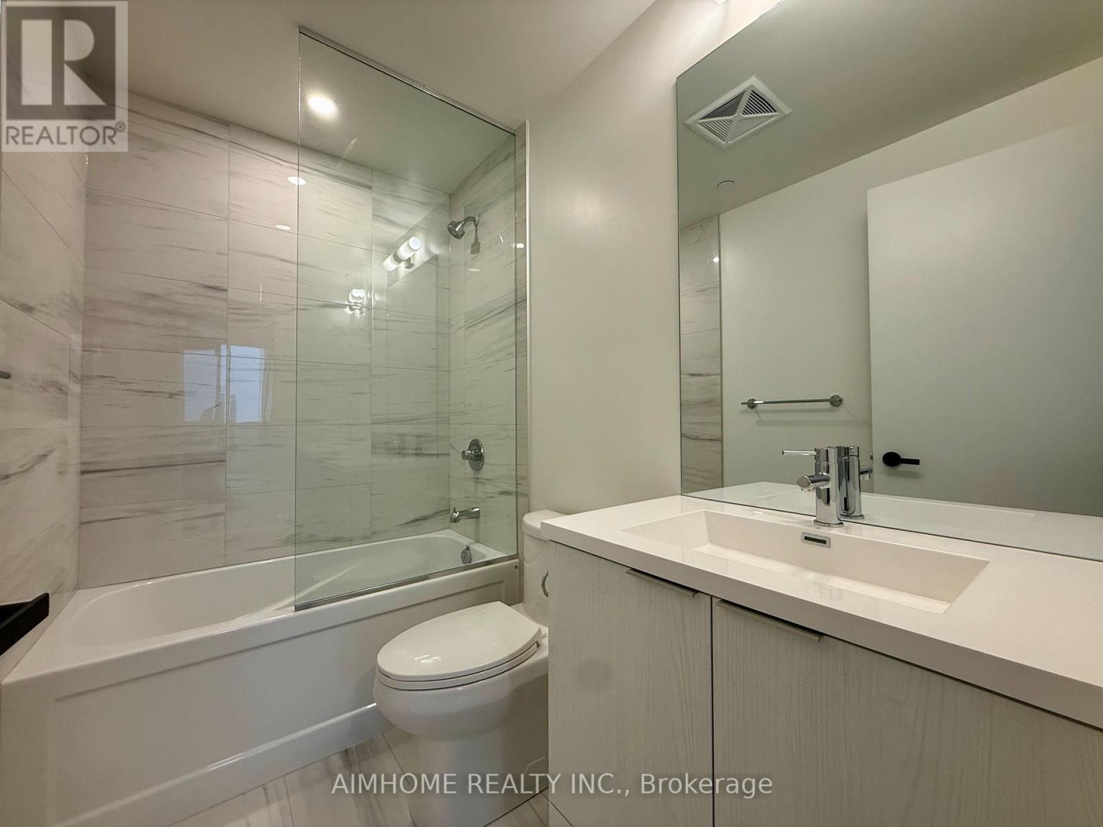2909 - 8 Interchange Way, Vaughan, ON - Indoor Photo Showing Bathroom