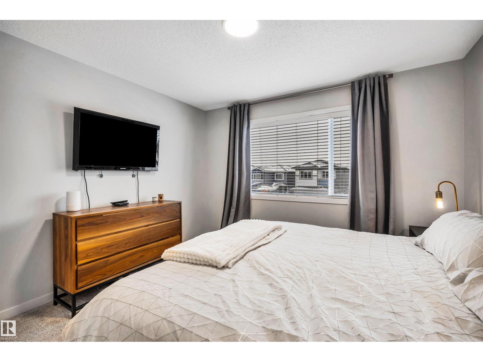 98 Kingsbury Ci, Spruce Grove, AB - Indoor Photo Showing Bedroom