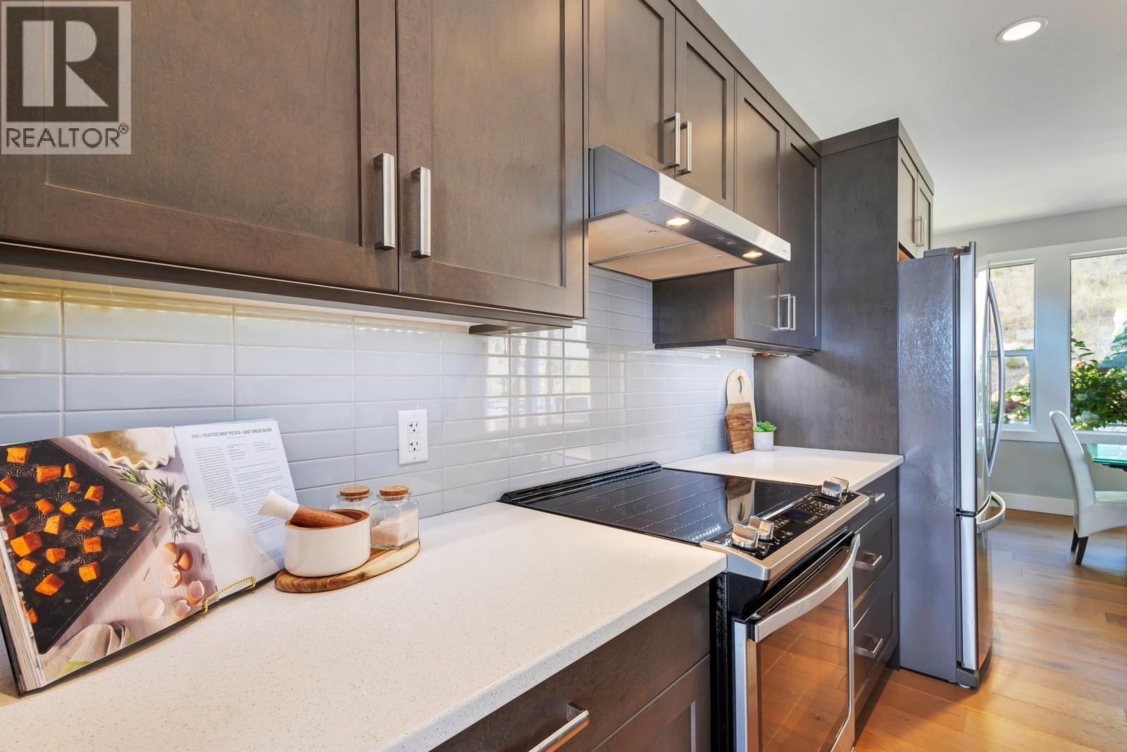 2594 Crown Crest Drive, West Kelowna, BC - Indoor Photo Showing Kitchen With Upgraded Kitchen