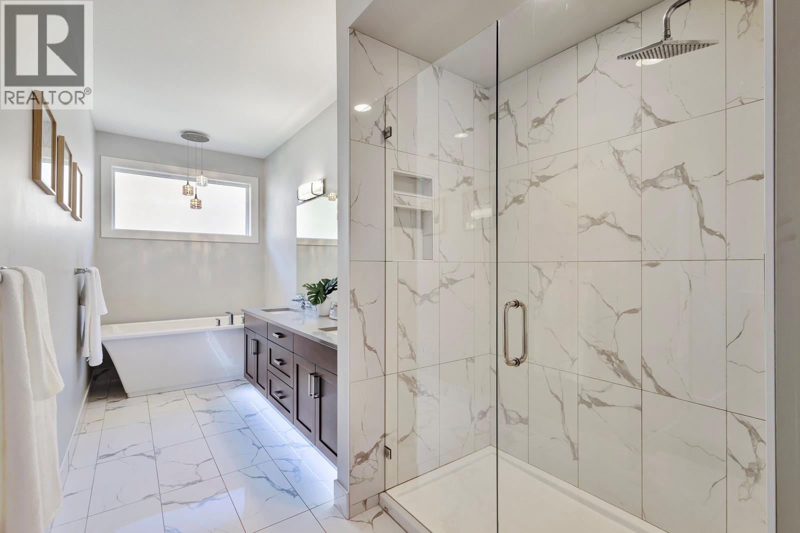 2594 Crown Crest Drive, West Kelowna, BC - Indoor Photo Showing Bathroom