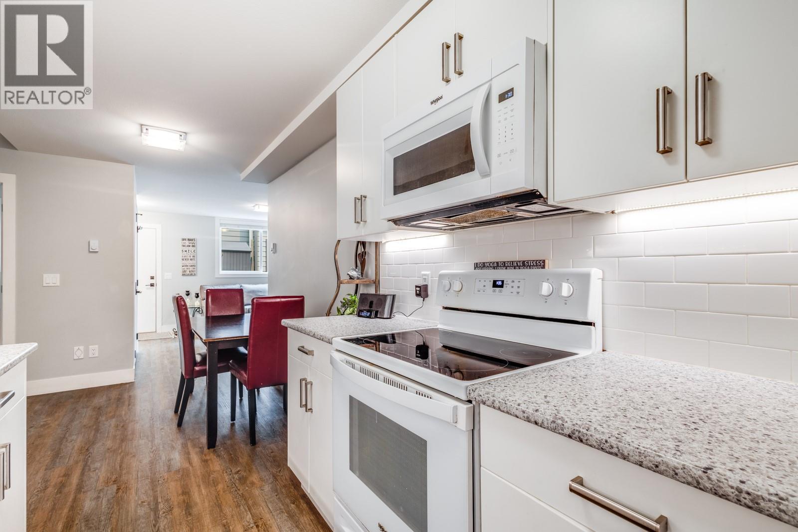 Suite Kitchen - 2594 Crown Crest Drive, West Kelowna, BC - Indoor Photo Showing Kitchen