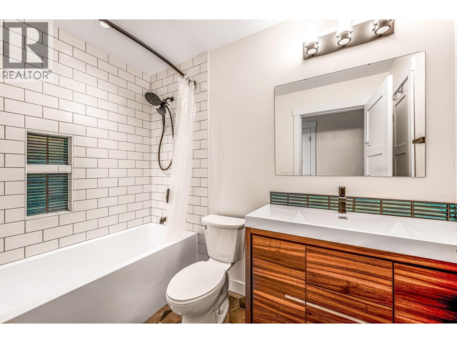 10010 Kel Win Road, Lake Country, BC - Indoor Photo Showing Bathroom