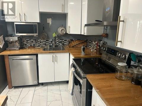 455 Valade Crescent, Ottawa, ON - Indoor Photo Showing Kitchen