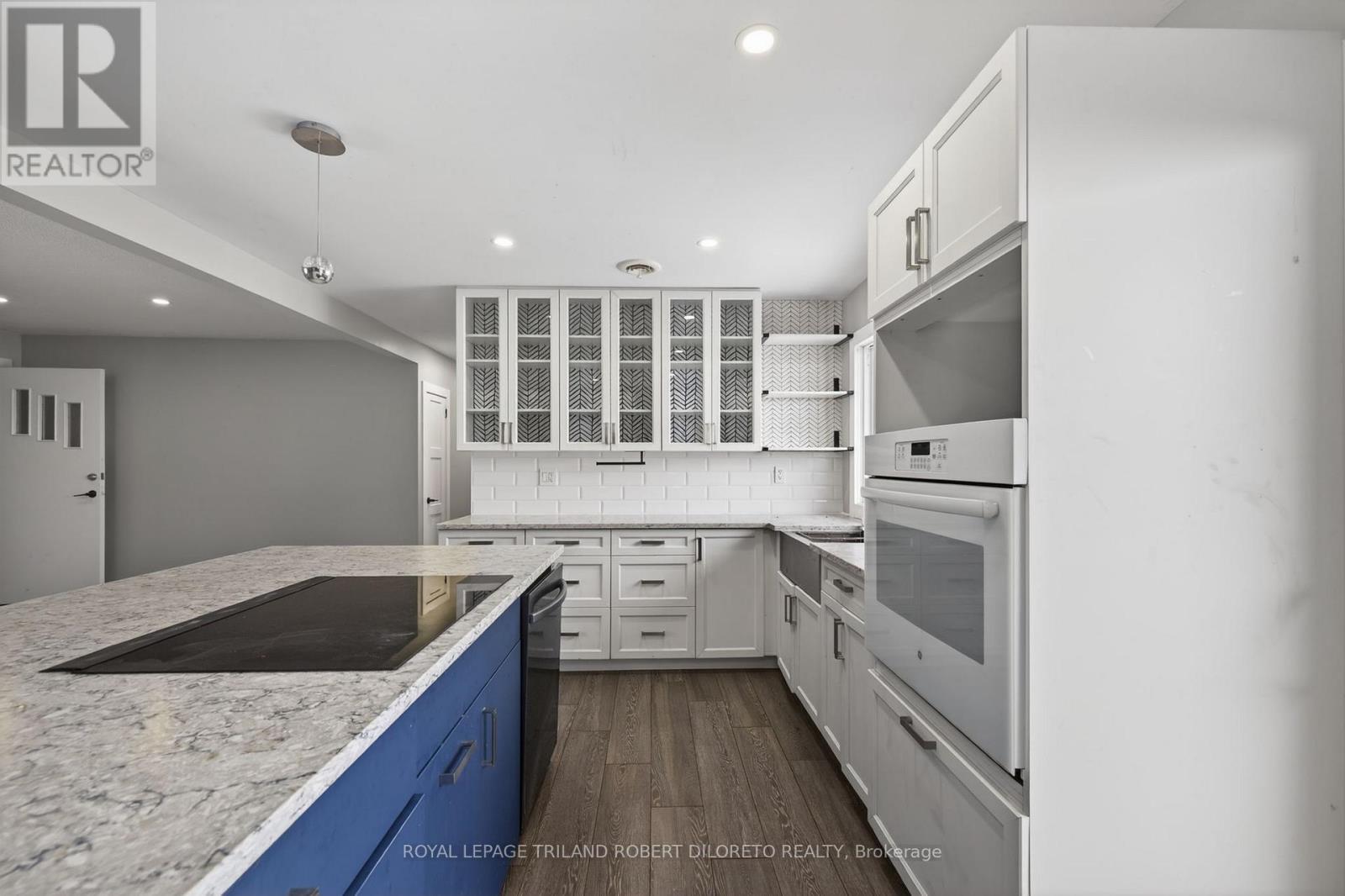 9755 Longwoods Road, Middlesex Centre, ON - Indoor Photo Showing Kitchen