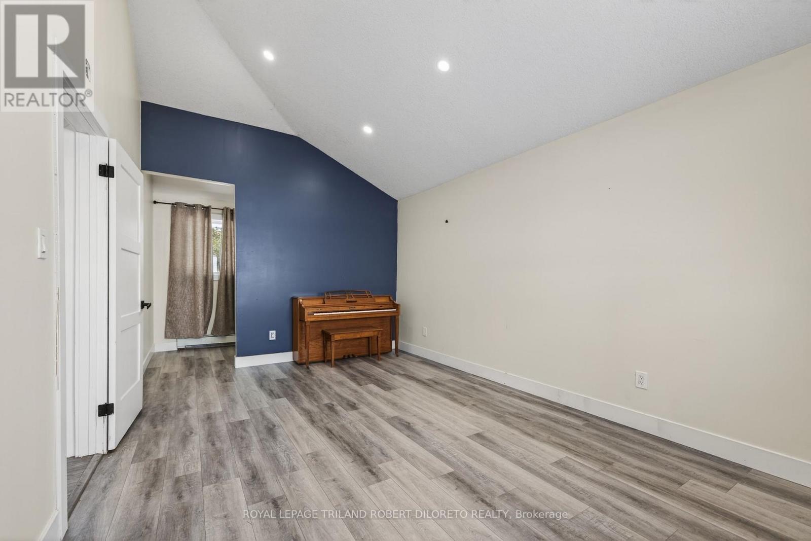 9755 Longwoods Road, Middlesex Centre, ON - Indoor Photo Showing Other Room