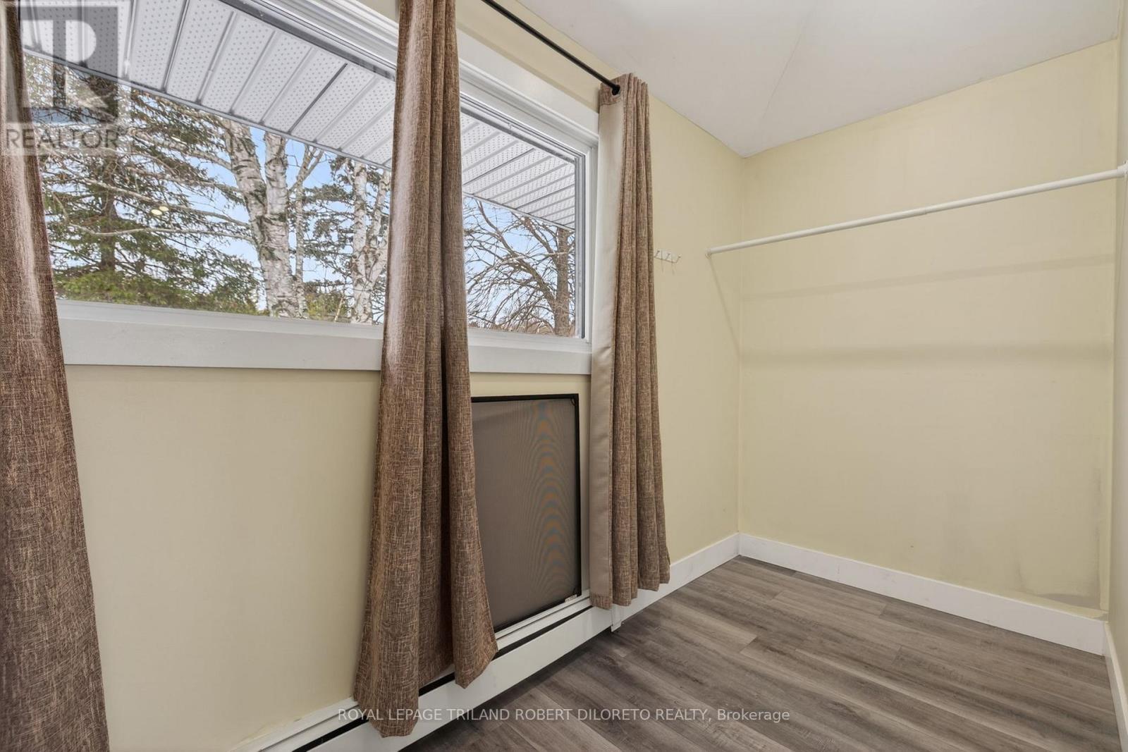 9755 Longwoods Road, Middlesex Centre, ON - Indoor Photo Showing Other Room