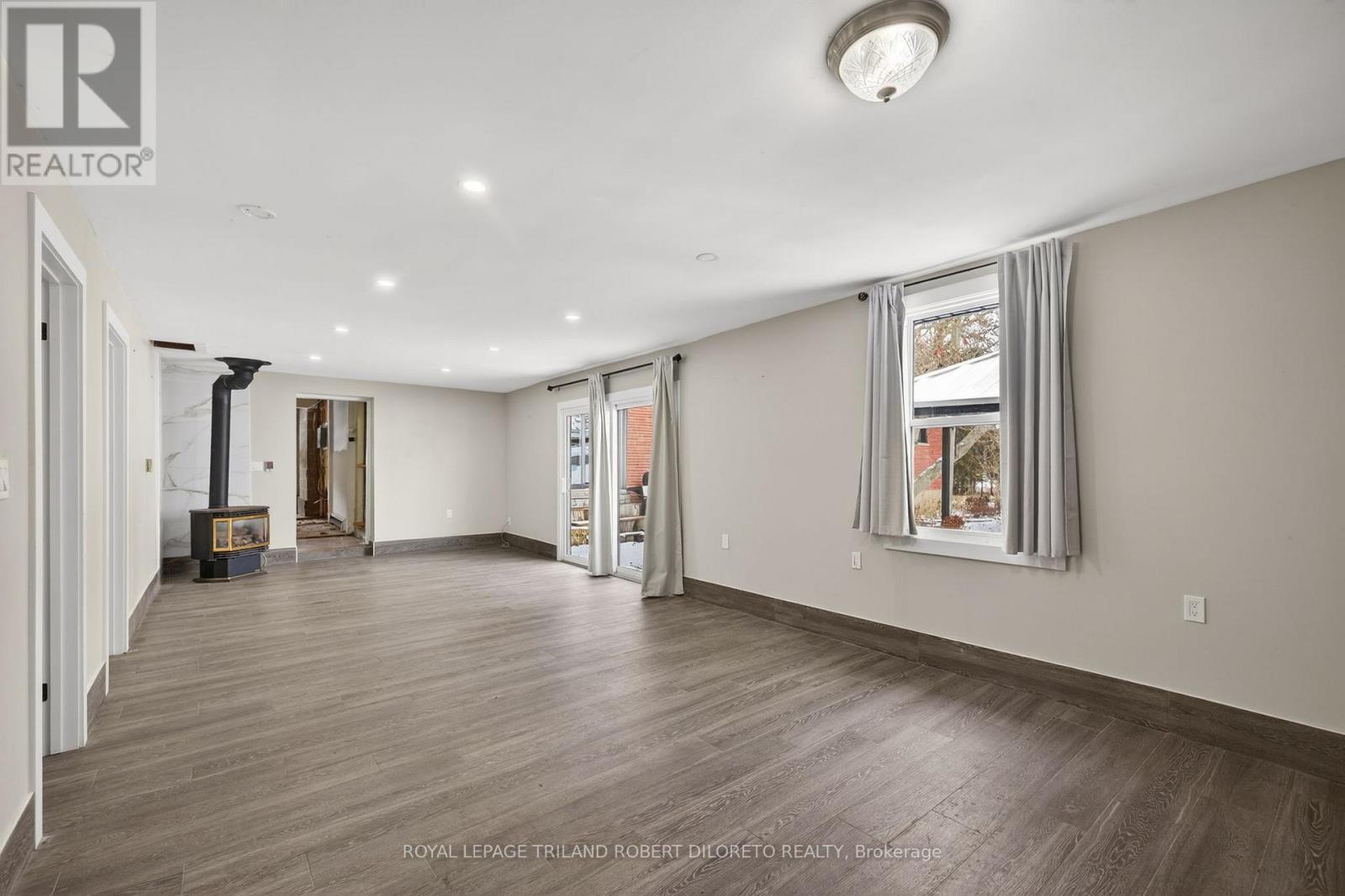 9755 Longwoods Road, Middlesex Centre, ON - Indoor Photo Showing Other Room