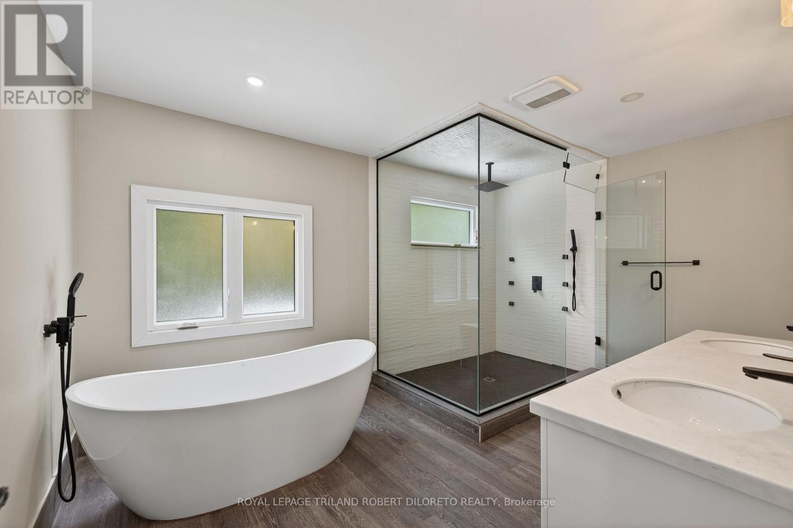 9755 Longwoods Road, Middlesex Centre, ON - Indoor Photo Showing Bathroom