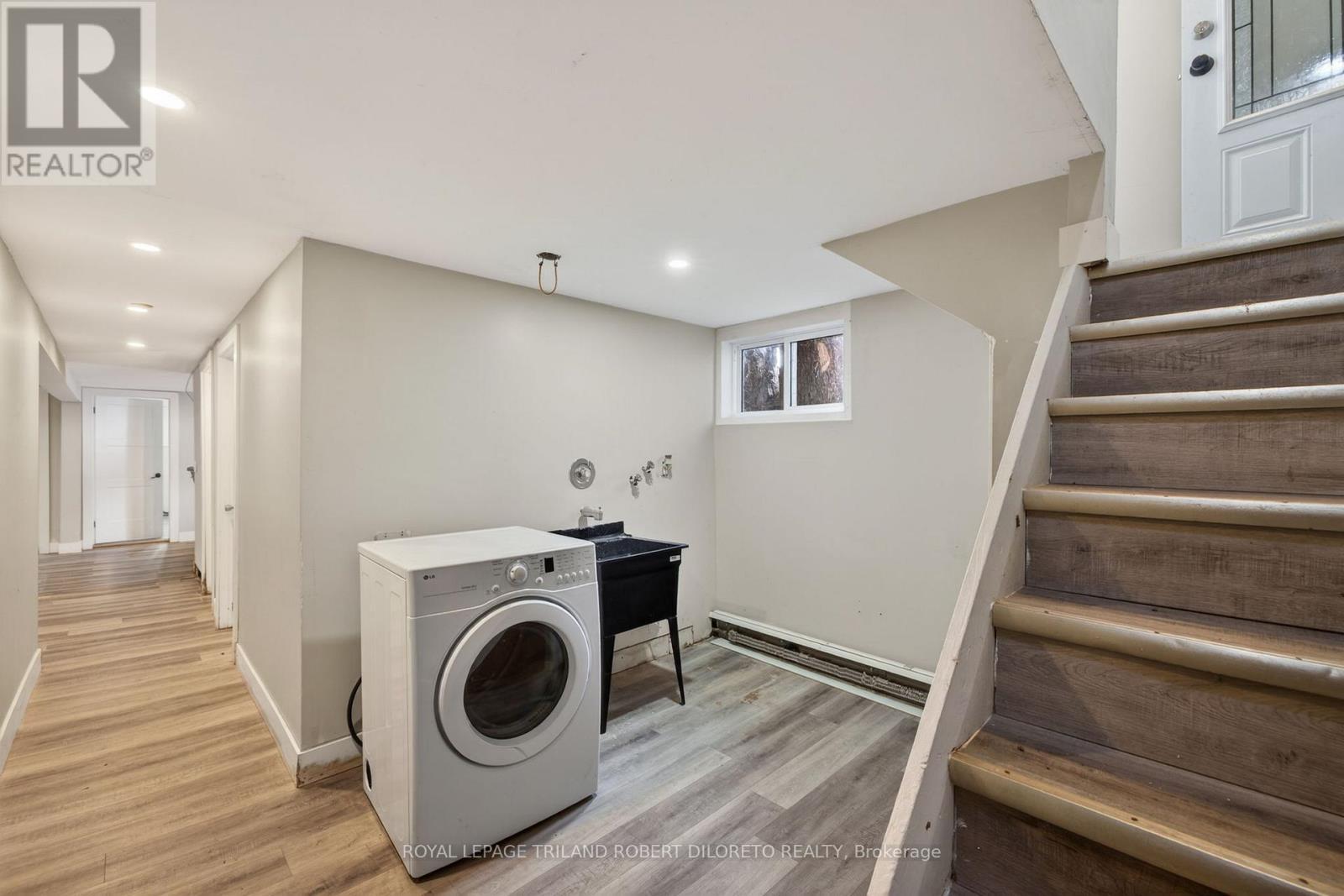 9755 Longwoods Road, Middlesex Centre, ON - Indoor Photo Showing Laundry Room