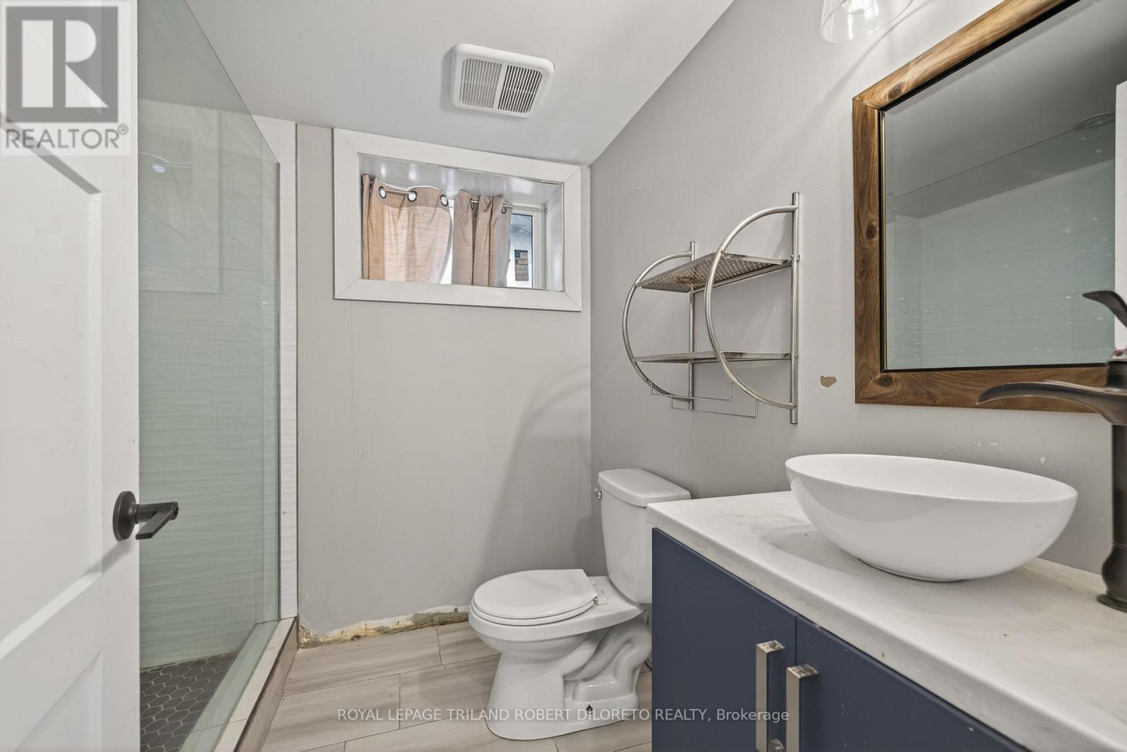 9755 Longwoods Road, Middlesex Centre, ON - Indoor Photo Showing Bathroom