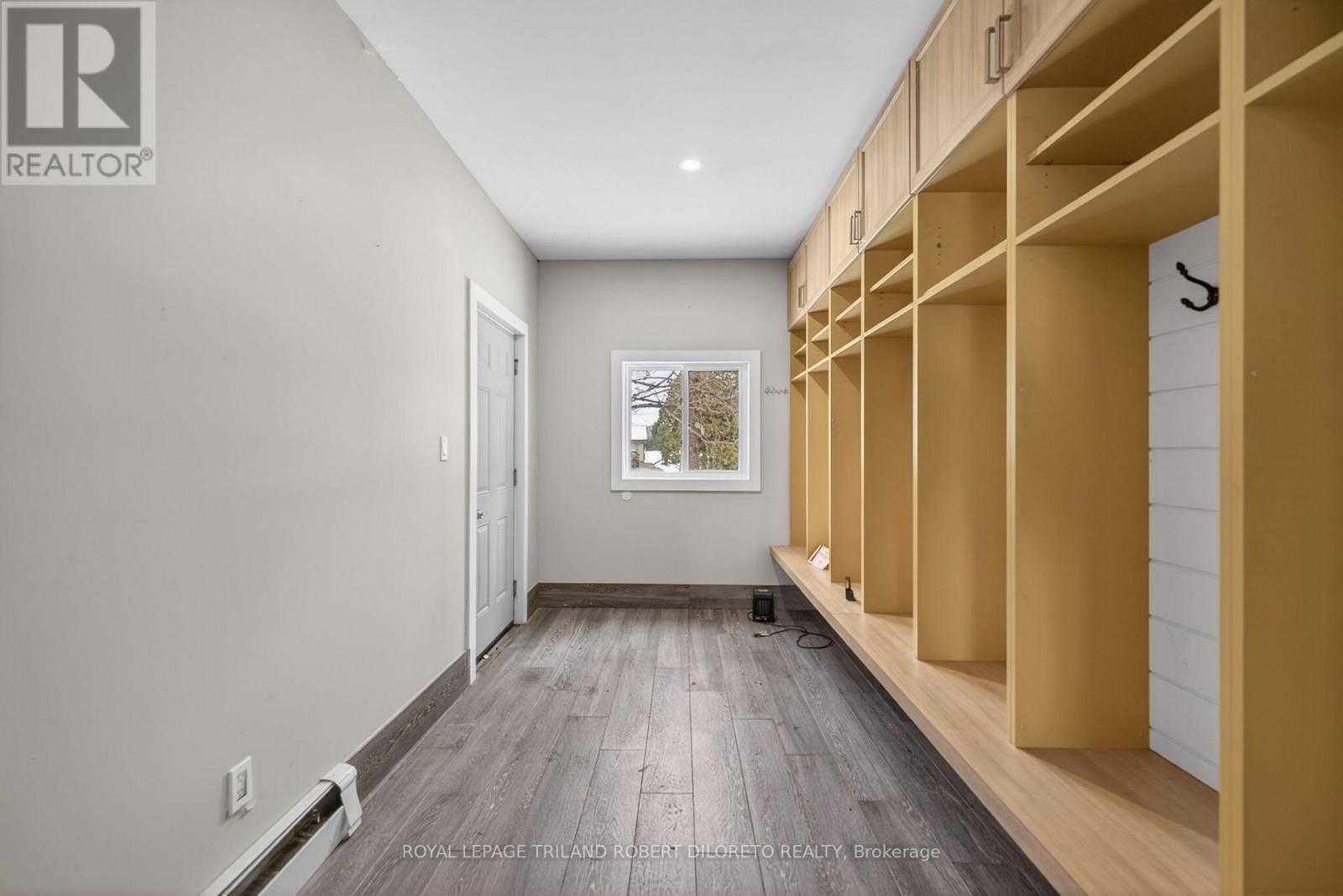 9755 Longwoods Road, Middlesex Centre, ON - Indoor Photo Showing Other Room