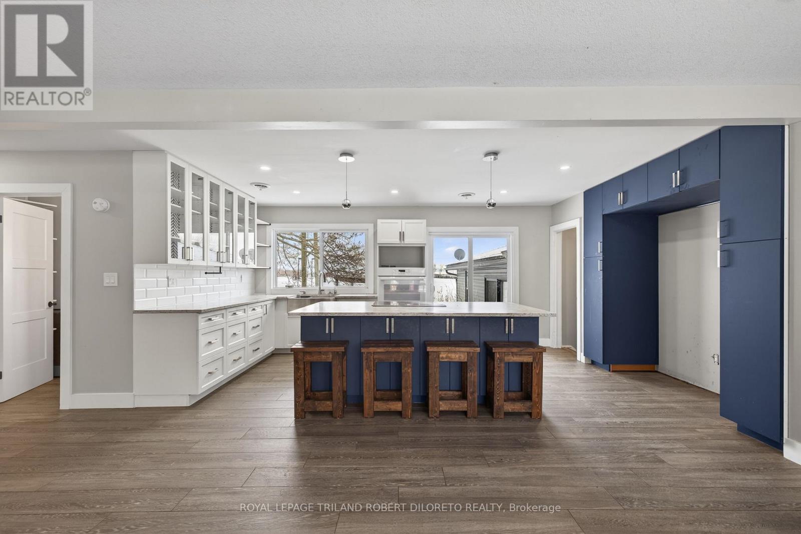 9755 Longwoods Road, Middlesex Centre, ON - Indoor