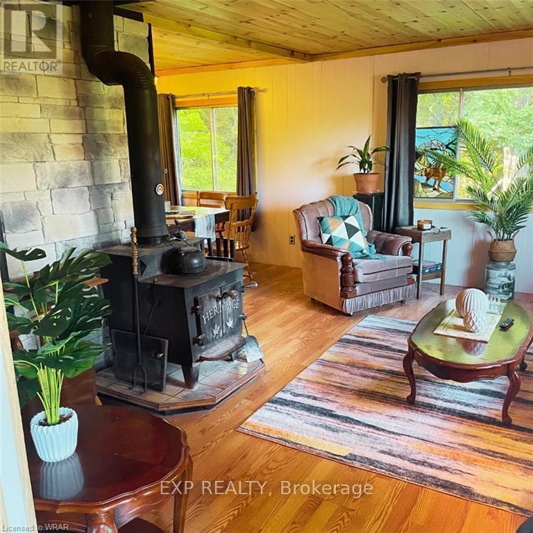 813016 East Back Line E, Grey Highlands, ON - Indoor Photo Showing Living Room