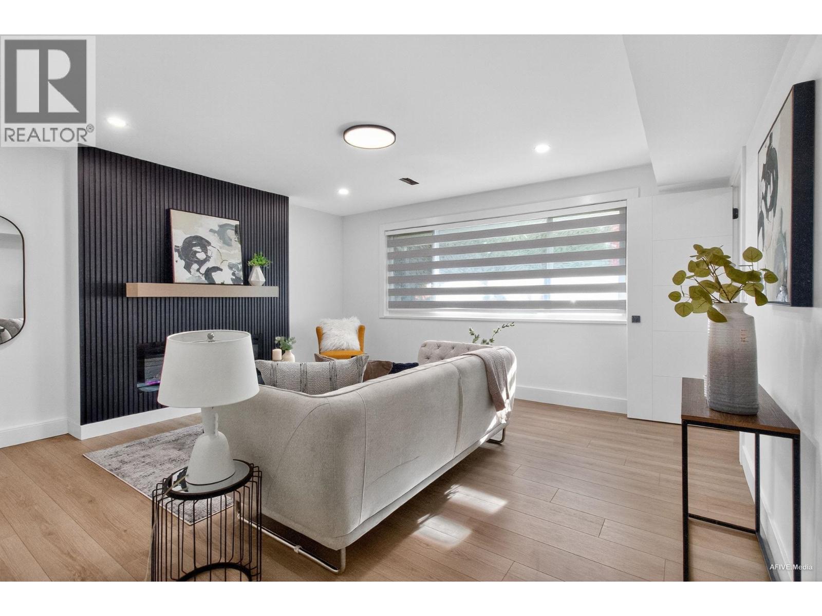 9831 Glenthorne Drive, Richmond, BC - Indoor