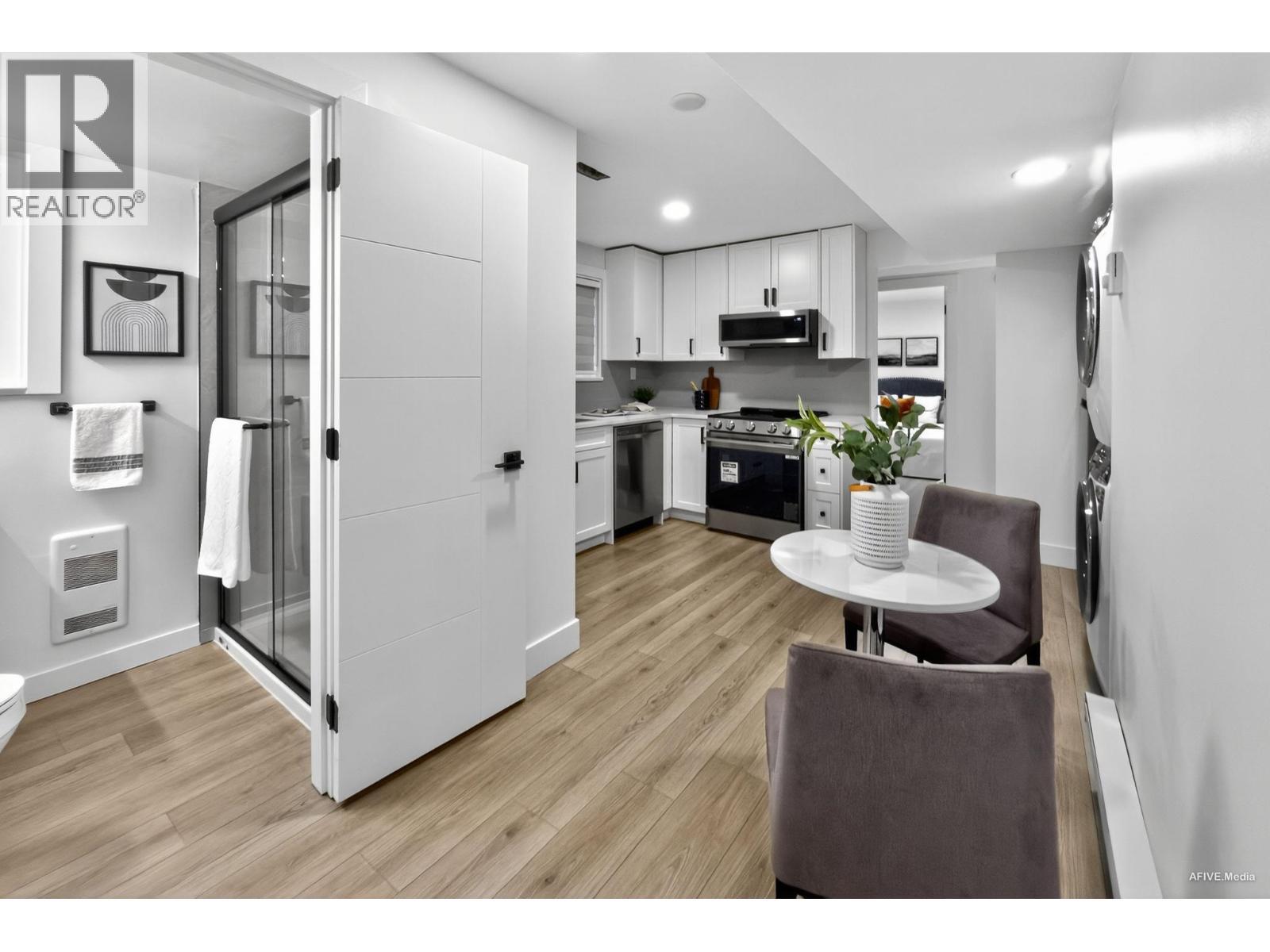 9831 Glenthorne Drive, Richmond, BC - Indoor