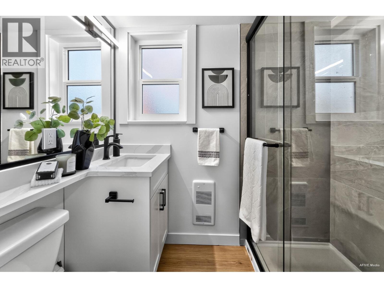 9831 Glenthorne Drive, Richmond, BC - Indoor Photo Showing Bathroom