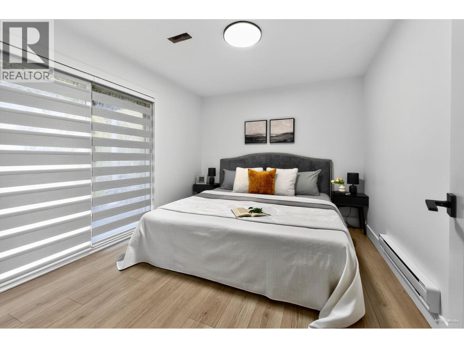 9831 Glenthorne Drive, Richmond, BC - Indoor Photo Showing Bedroom