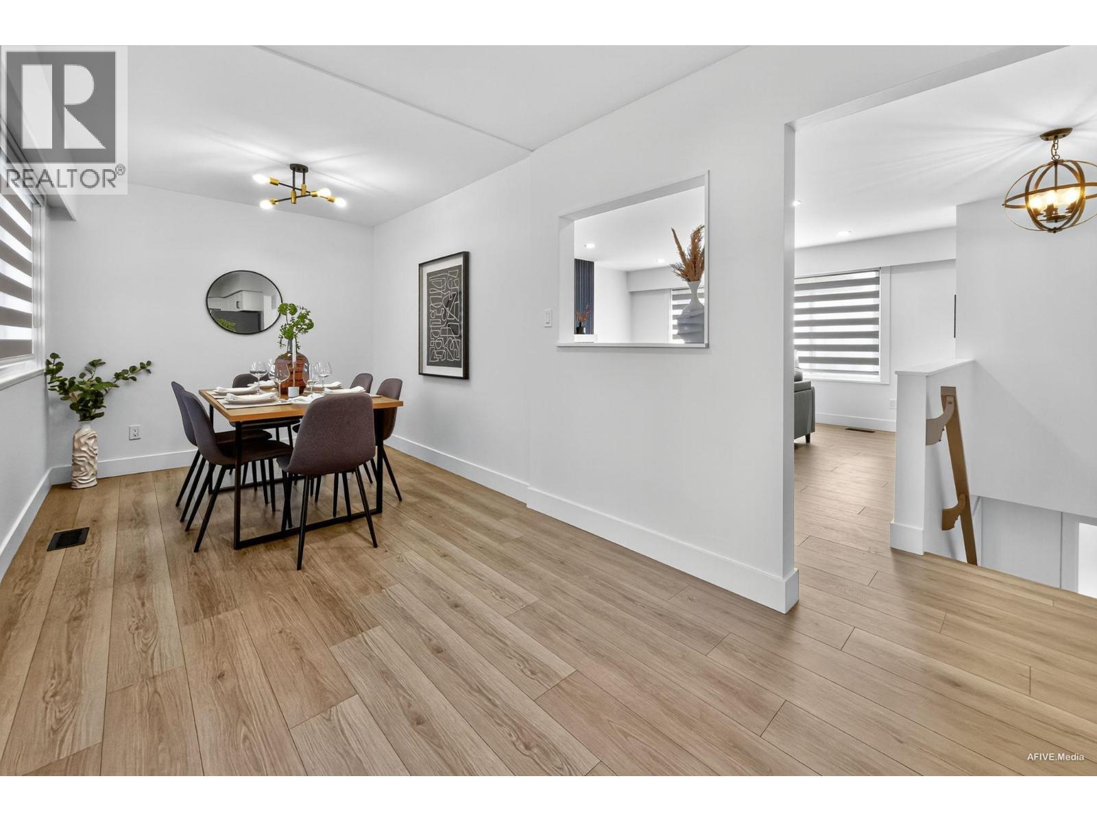 9831 Glenthorne Drive, Richmond, BC - Indoor Photo Showing Dining Room