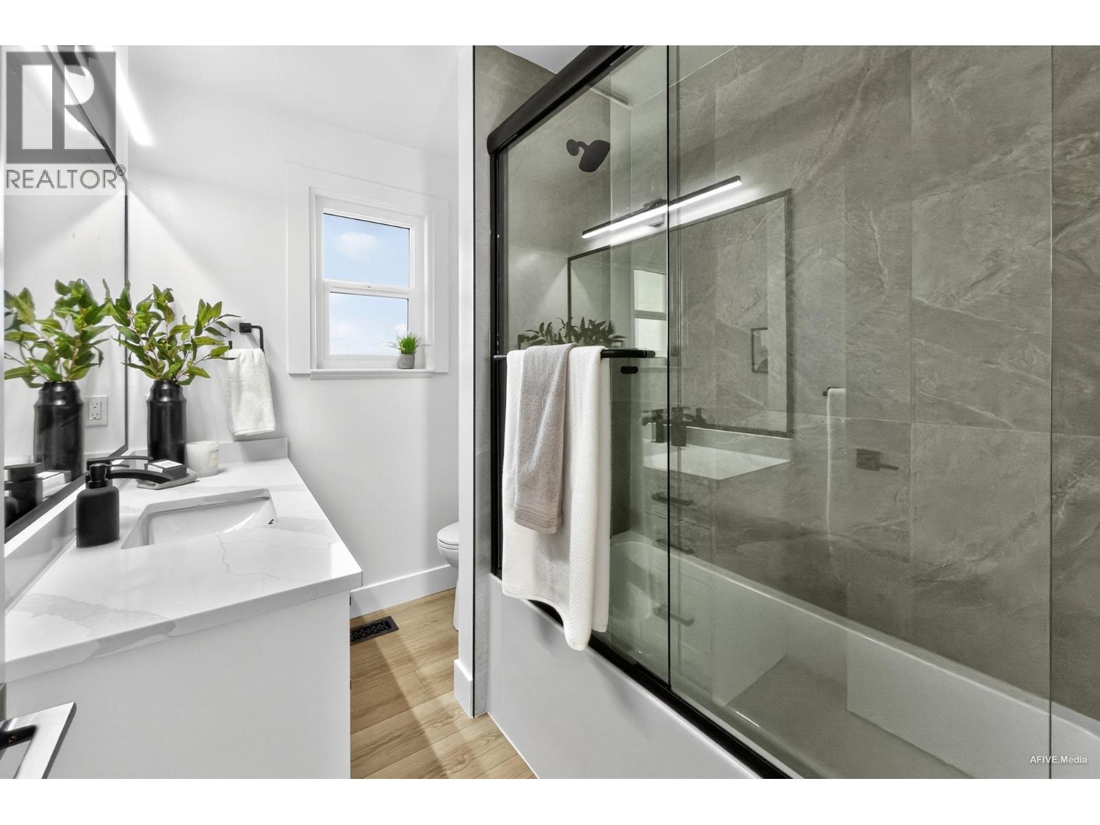 9831 Glenthorne Drive, Richmond, BC - Indoor Photo Showing Bathroom