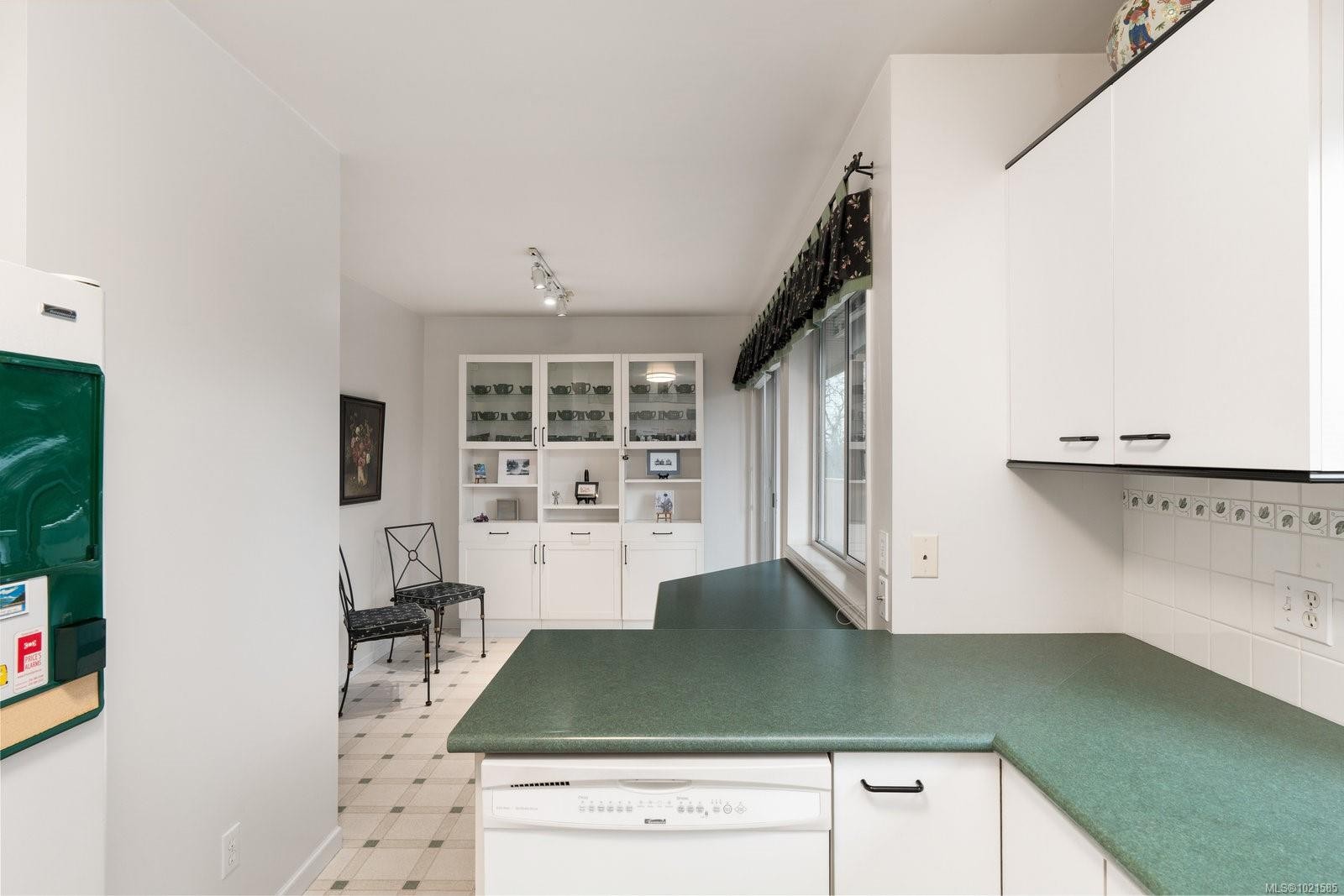 5-1356 Slater St, Saanich, BC