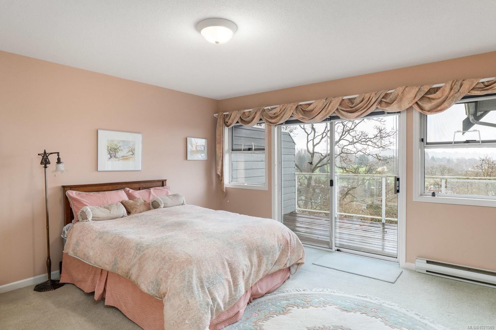 5-1356 Slater St, Saanich, BC