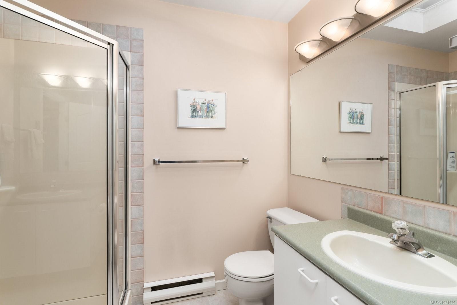 5-1356 Slater St, Saanich, BC