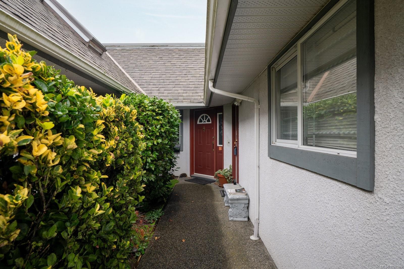 5-1356 Slater St, Saanich, BC