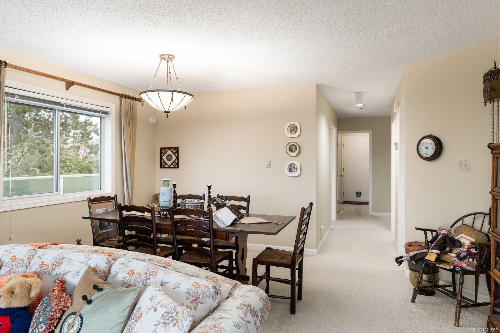 5-1356 Slater St, Saanich, BC