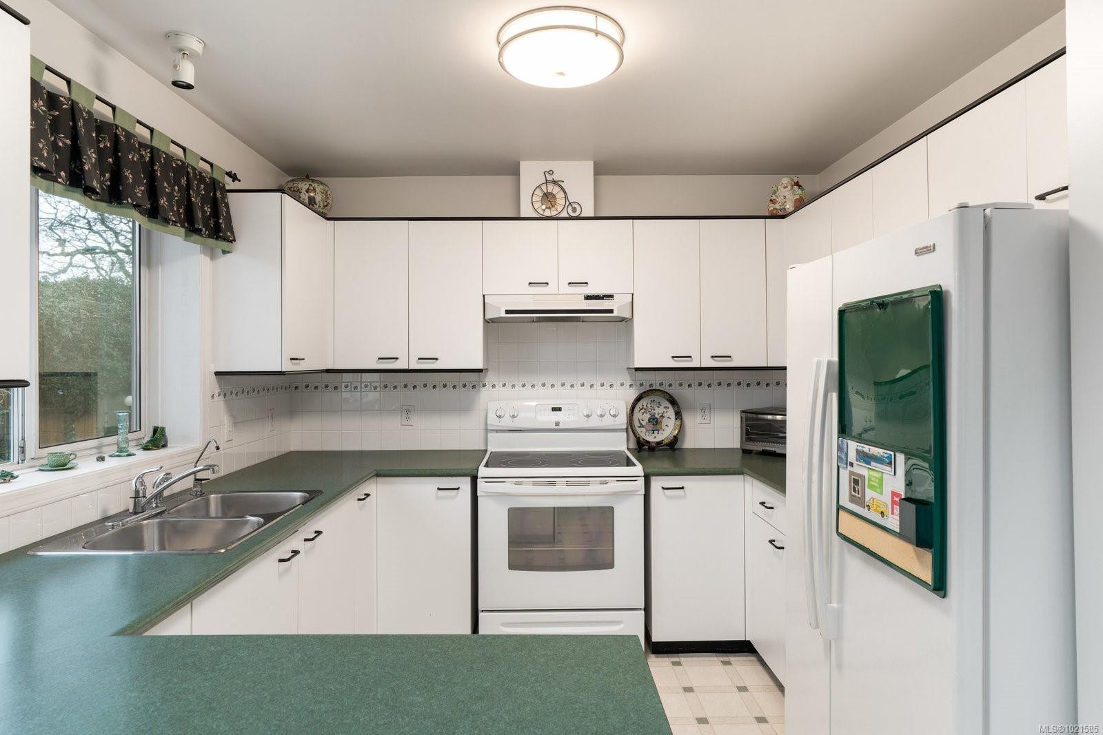 5-1356 Slater St, Saanich, BC