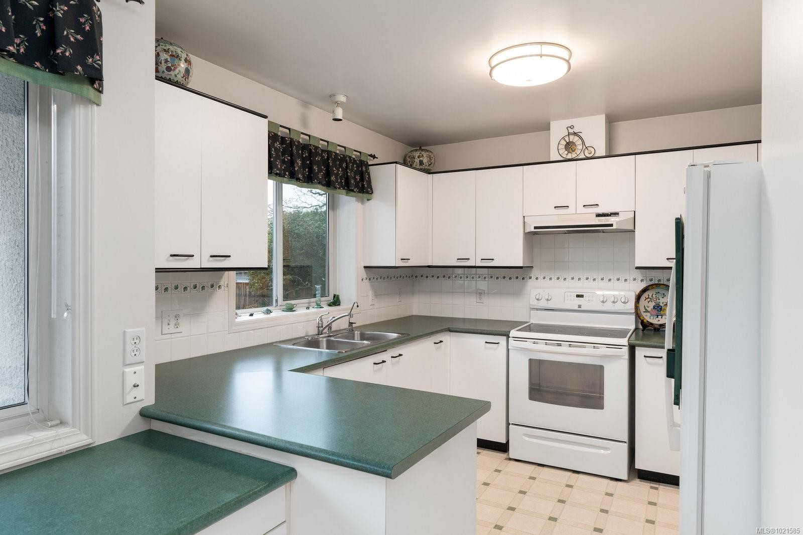 5-1356 Slater St, Saanich, BC