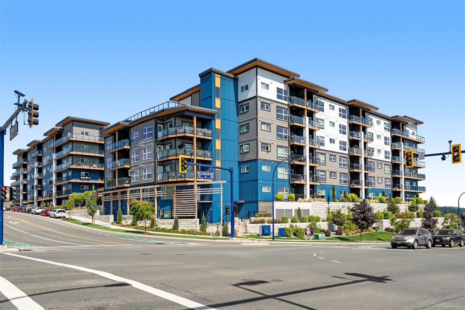 315-2469 Gateway Rd, Langford, BC - Outdoor With Facade