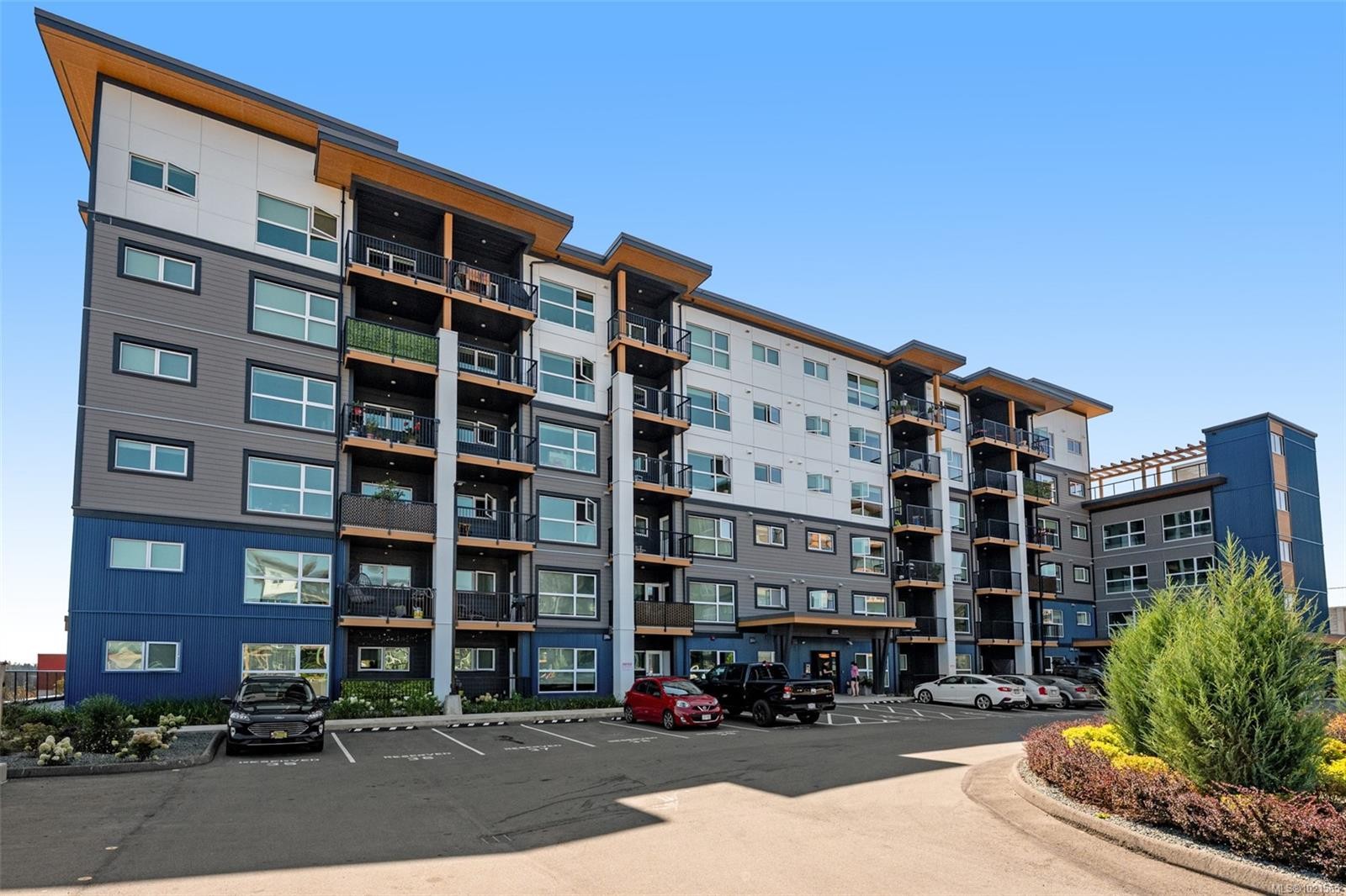 315-2469 Gateway Rd, Langford, BC - Outdoor With Facade