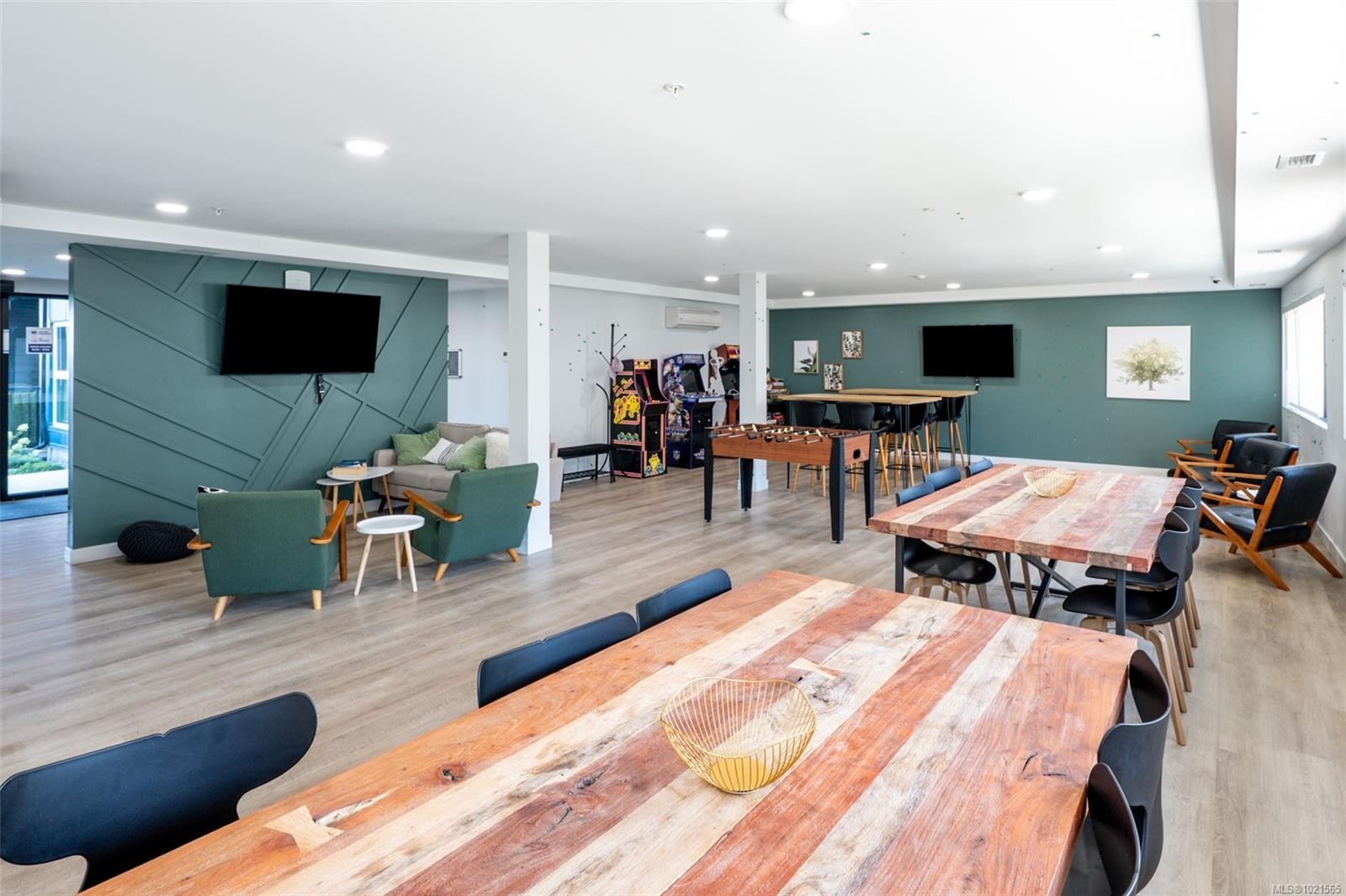 315-2469 Gateway Rd, Langford, BC - Indoor