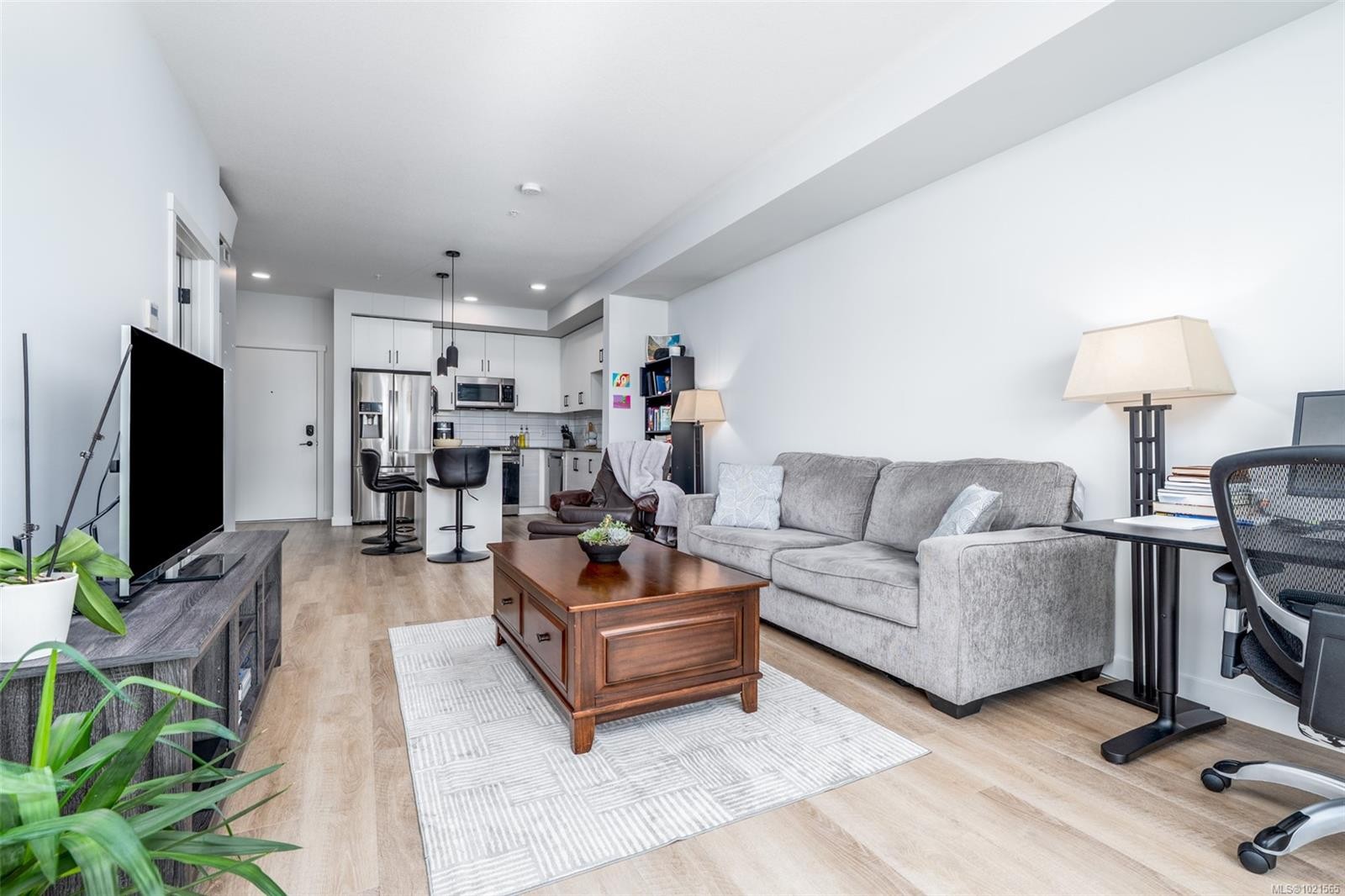 315-2469 Gateway Rd, Langford, BC - Indoor Photo Showing Living Room