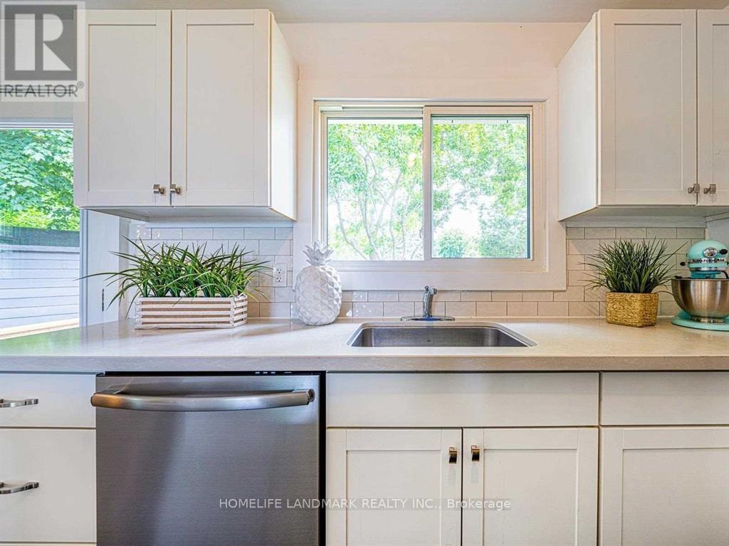 851 Lake Drive E, Georgina, ON - Indoor Photo Showing Kitchen