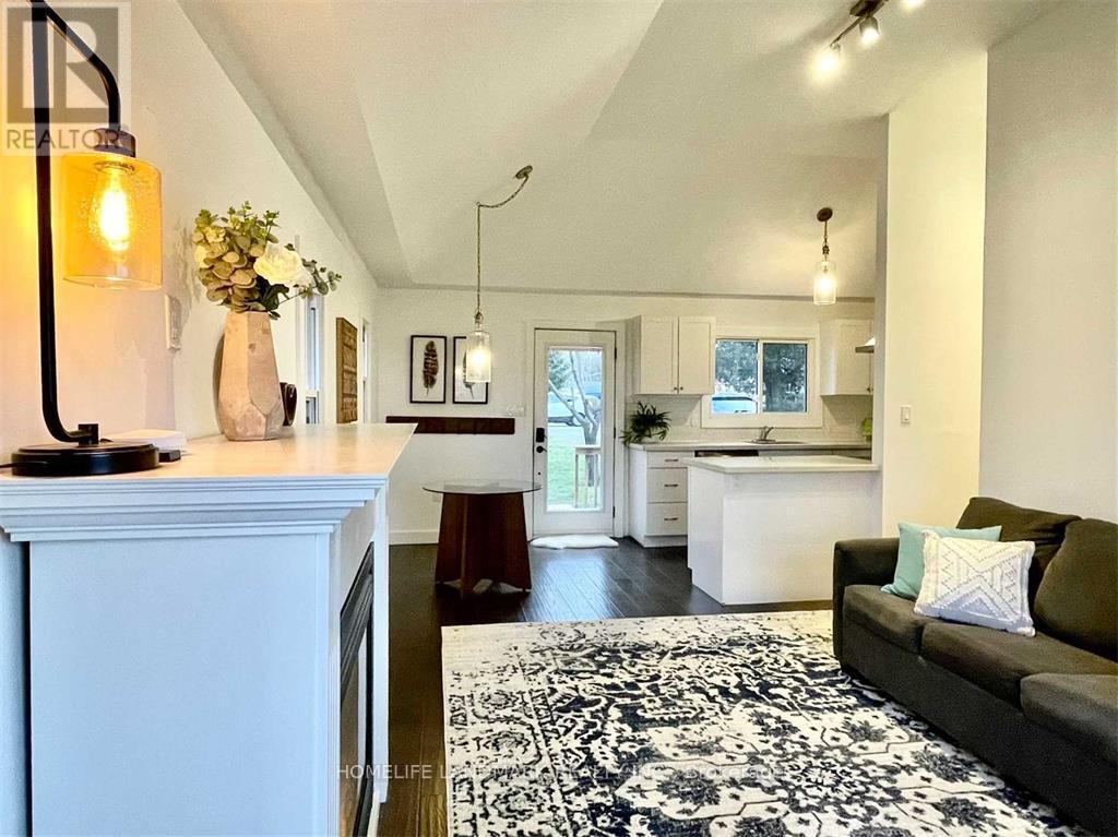 851 Lake Drive E, Georgina, ON - Indoor Photo Showing Kitchen